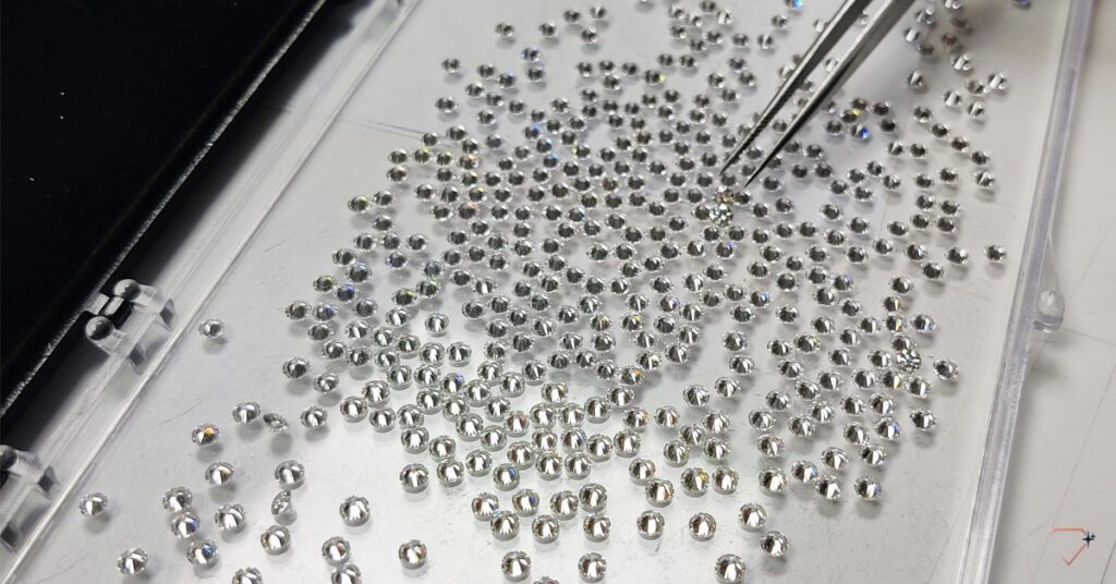 Precisely calibrated round natural diamonds